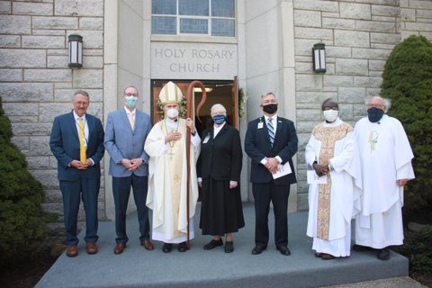 Group outside of Holy Rosary Church